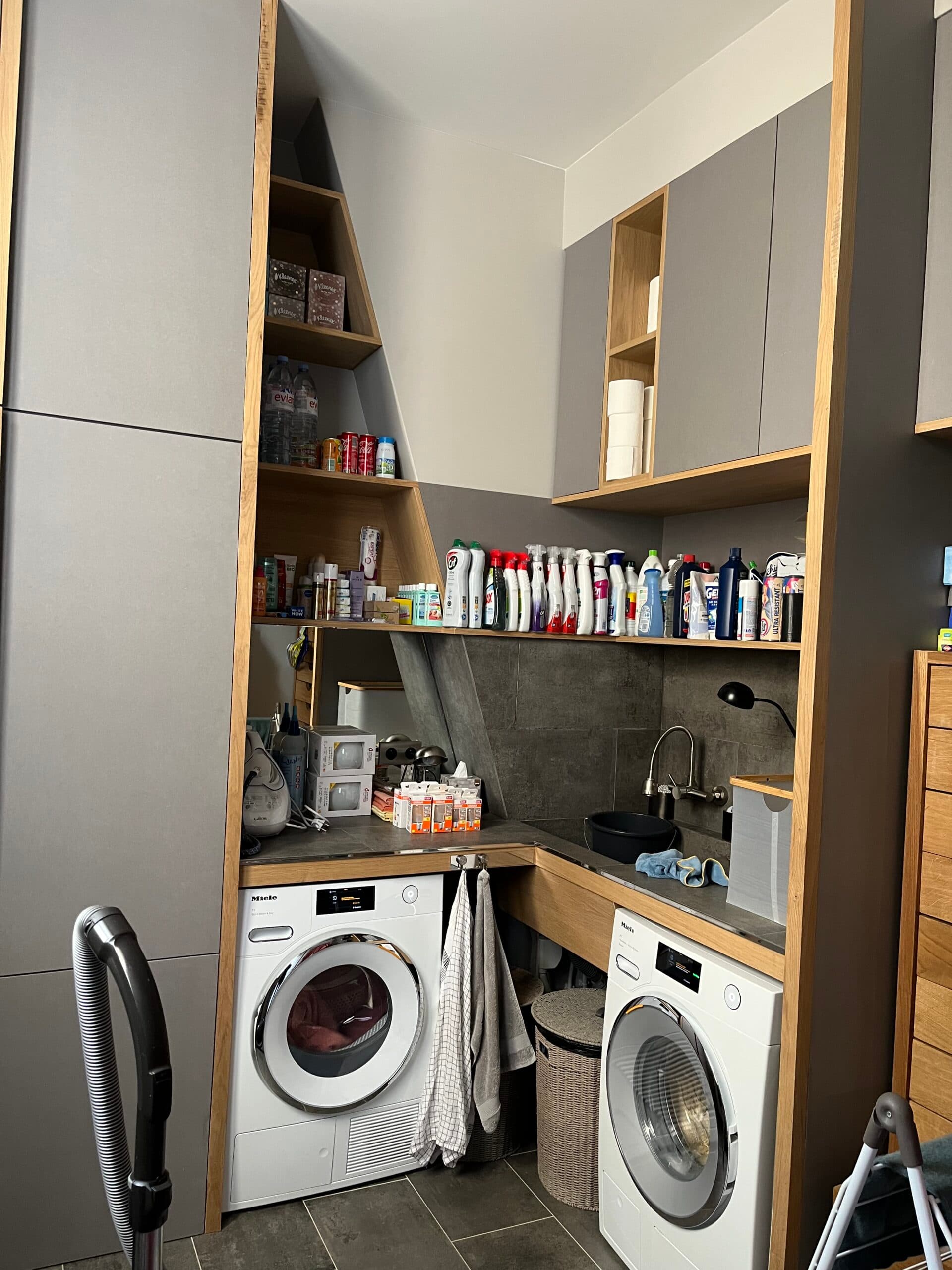 Buanderie en MDF gris – Menuiserie Charron