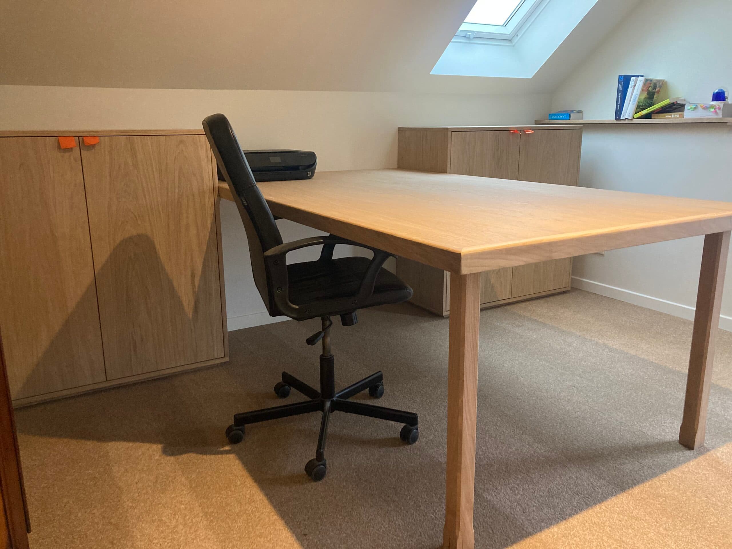 Bureau en bois de chêne sur-mesure – Menuiserie Charron
