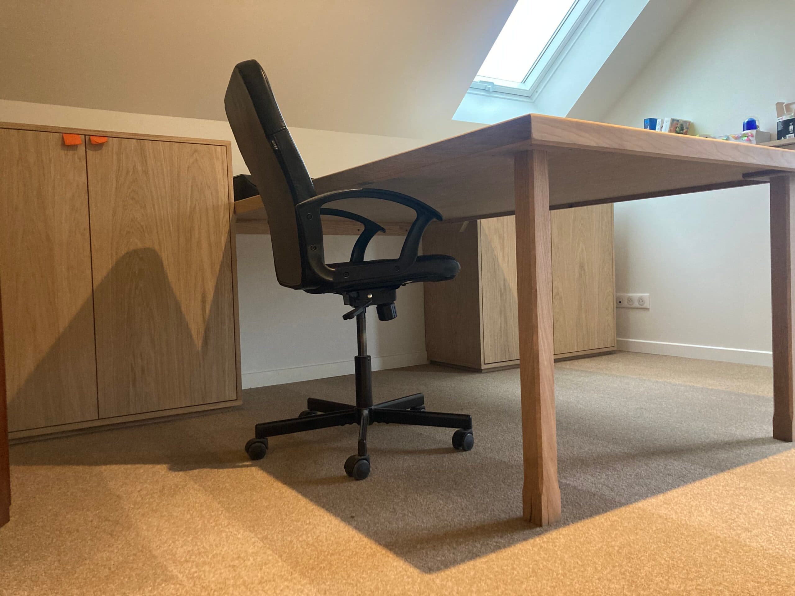 Bureau en bois de chêne sur-mesure – Menuiserie Charron