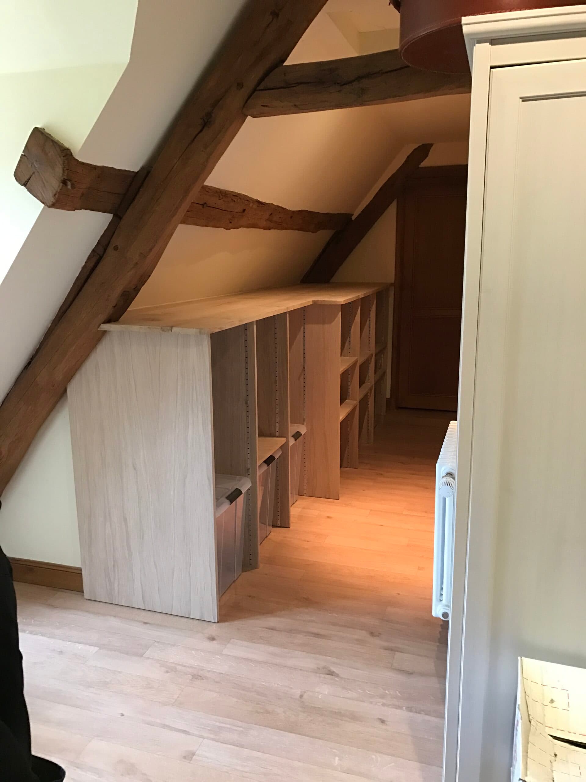 Placard sous pente – Menuiserie Charron