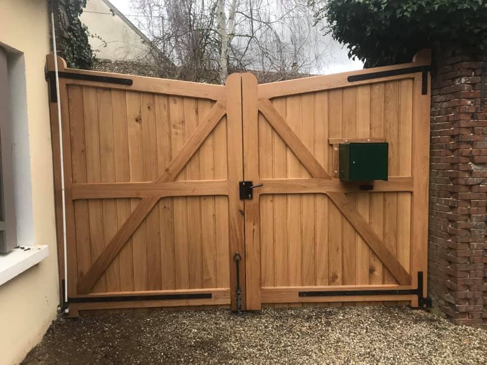 Portail bois sur mesure par Menuiserie Charron