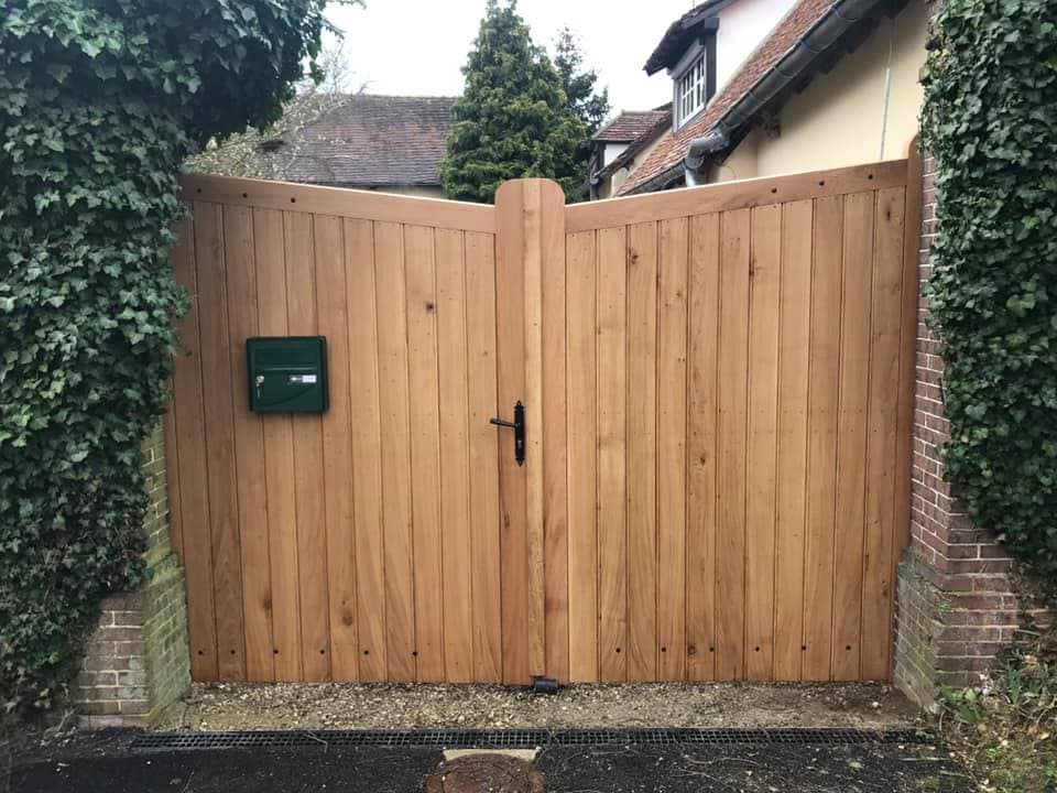 Portail bois sur mesure par Menuiserie Charron